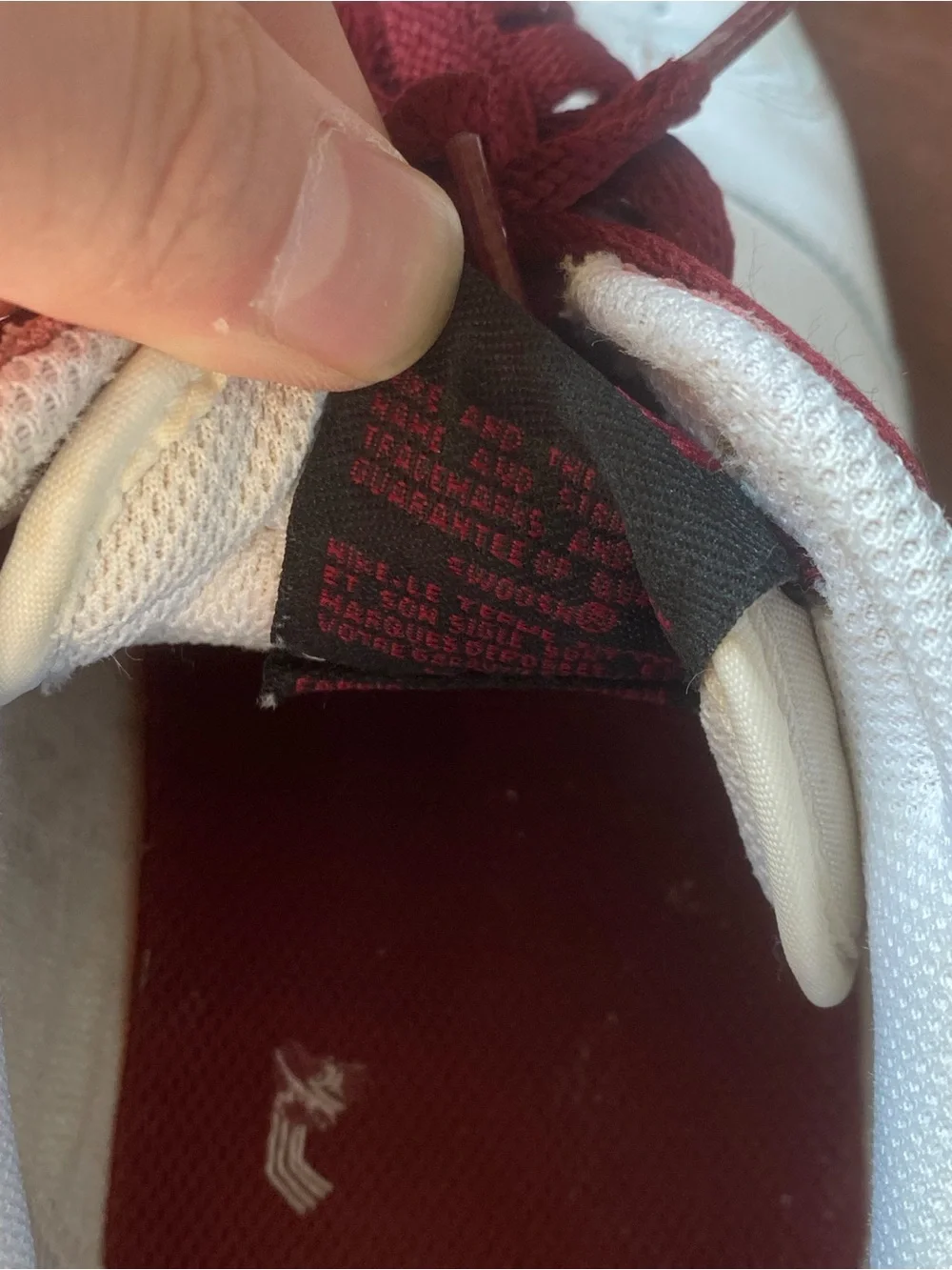 2007 Nike Low-Top Sneakers in White and Burgundy Red - Picture 6 of 6